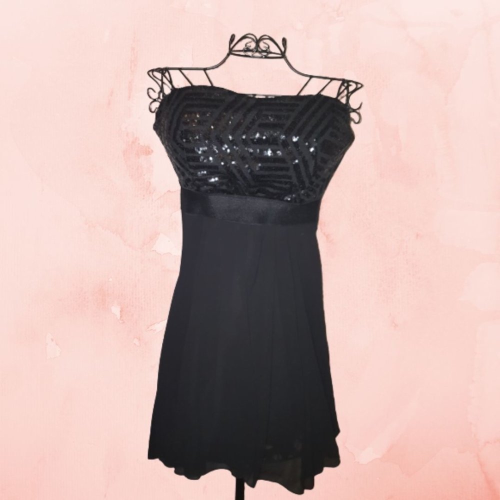 wunderschönes glitzerndes Partykleid