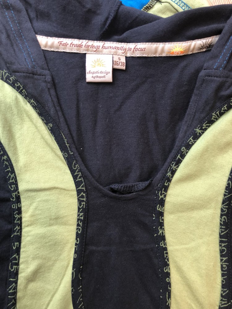 Chapati Jersey Kleid mit Kapuze, Baumwolle schwarz, bunt gemustert, ärmellos, kurzärmlig, GOA-Minikleid