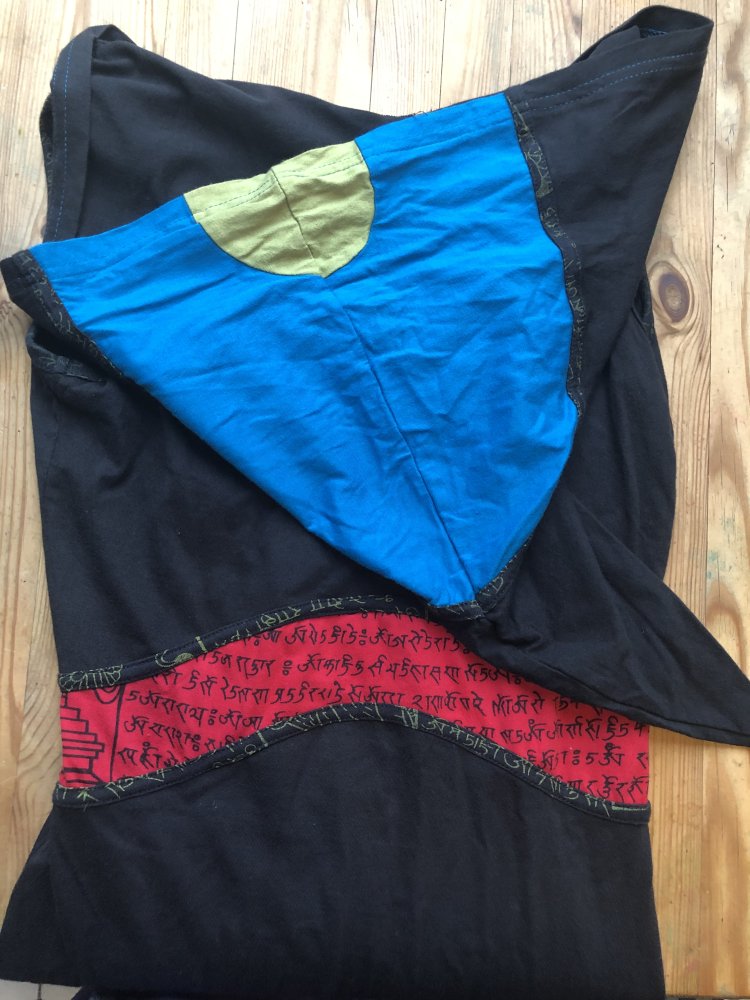 Chapati Jersey Kleid mit Kapuze, Baumwolle schwarz, bunt gemustert, ärmellos, kurzärmlig, GOA-Minikleid