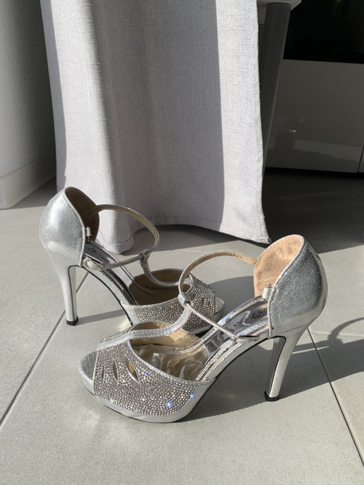 Silberne Absatzschuhe - Größe 36 - Zustand: sehr gut!