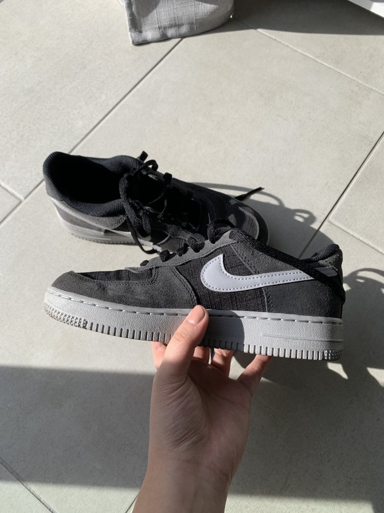 Sneaker von Nike in grau - Größe 35 - Zustand: sehr gut!