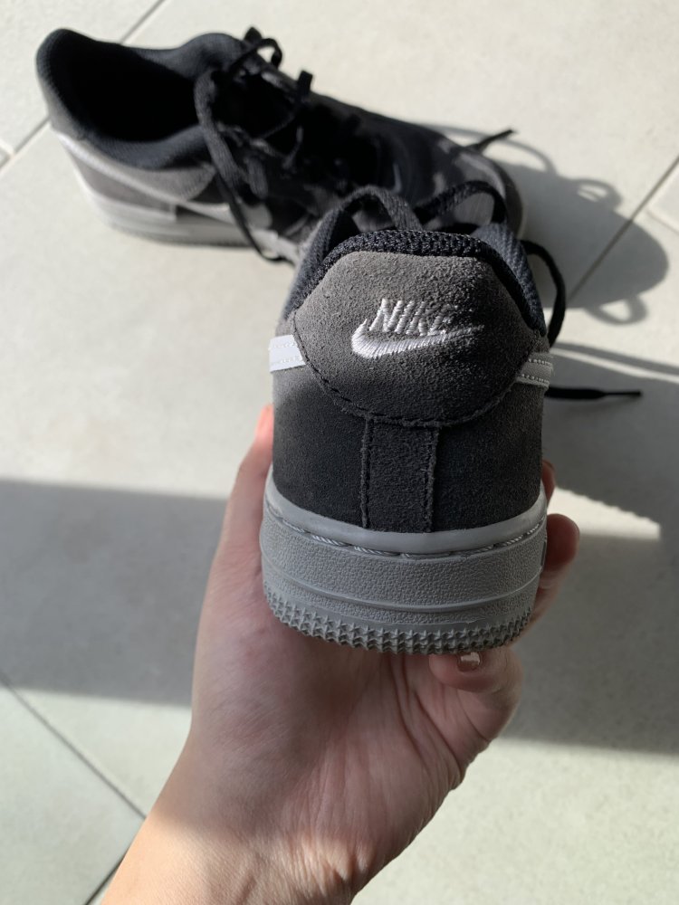 Sneaker von Nike in grau - Größe 35 - Zustand: sehr gut!
