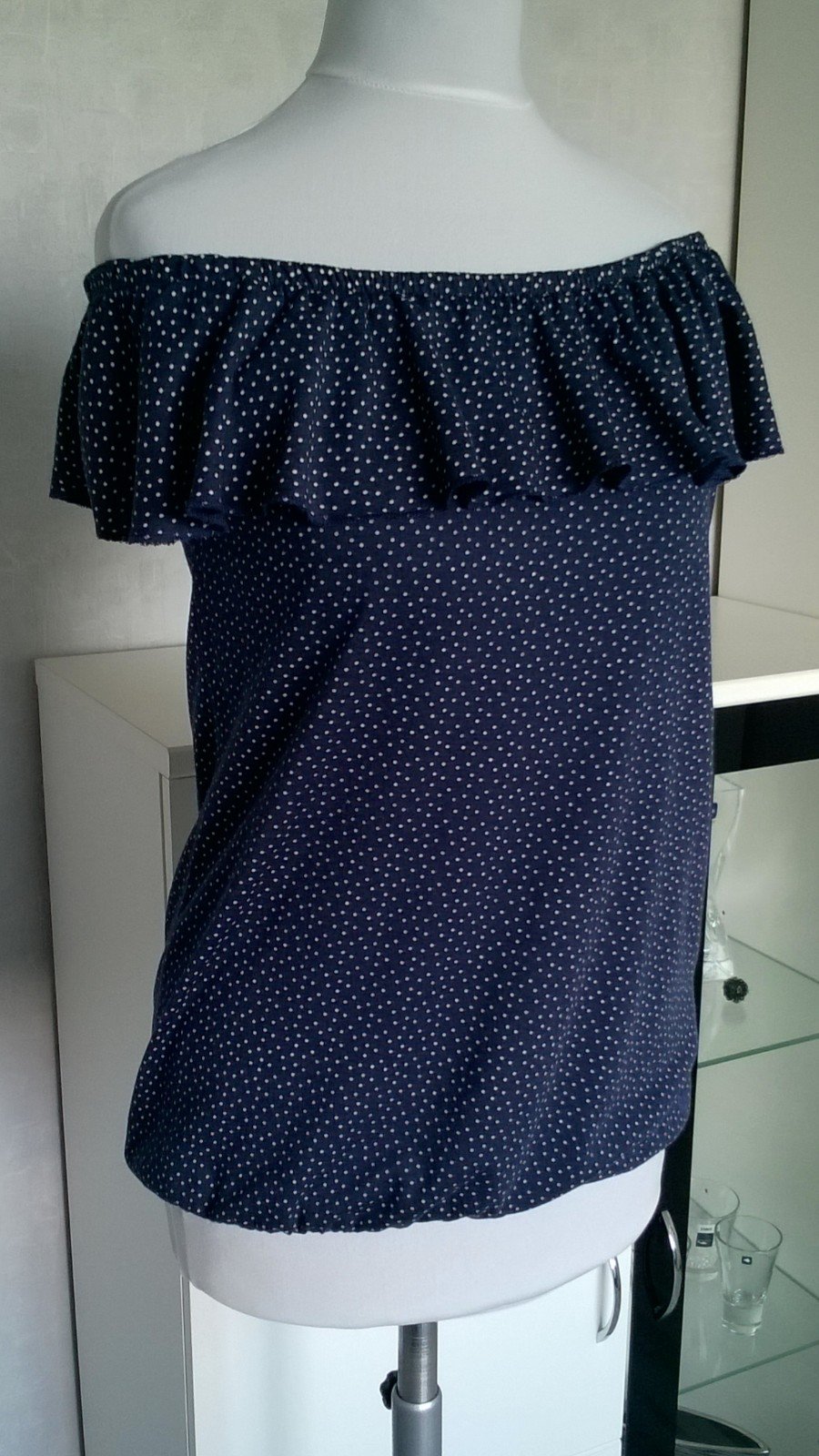 Carmenshirt Shirt Oberteil schulterfrei mit Volants ärmellos marine weiß Punkte Gr. S Multiblu