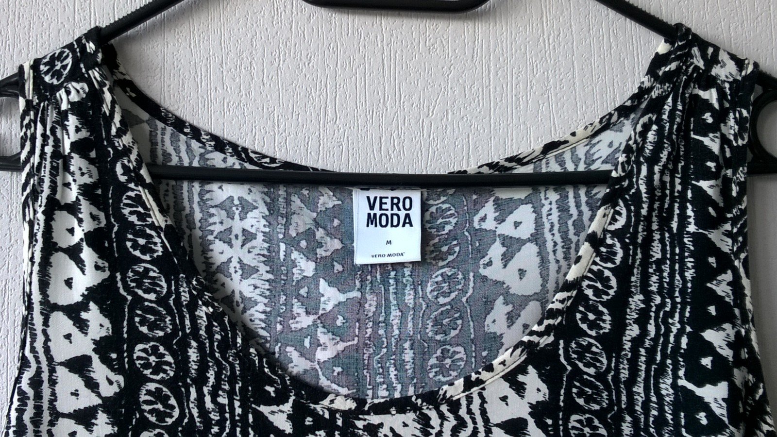 Blusentop Top Bluse Shirt Oberteil schwarz ecru Muster Gr. M Vero Moda