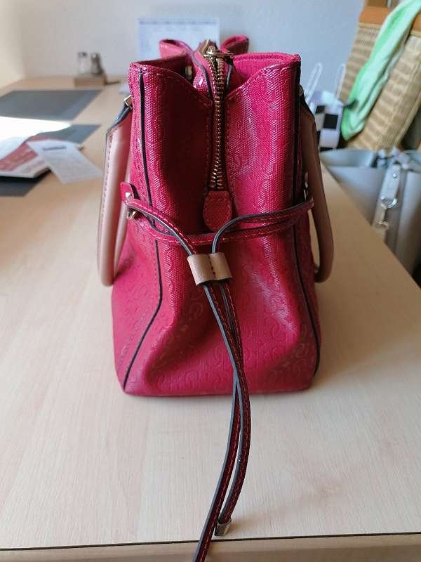 Guess Henkeltasche