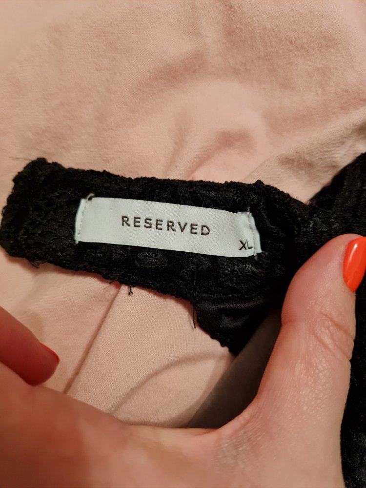 Spitzenkleid Rückenausschnitt