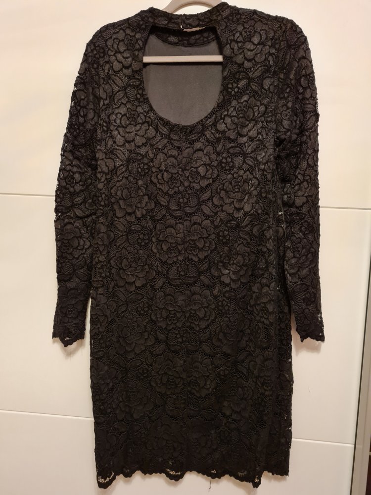 Spitzenkleid Rückenausschnitt