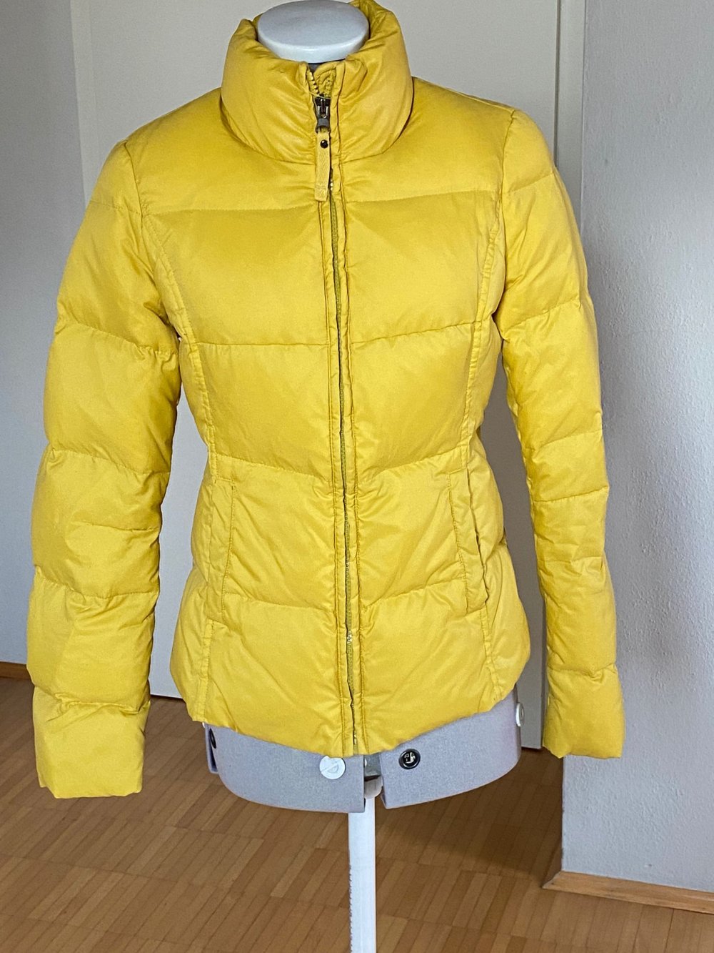 Benetton Daunenjacke gelb 34 xs Steppjacke Stehkragen