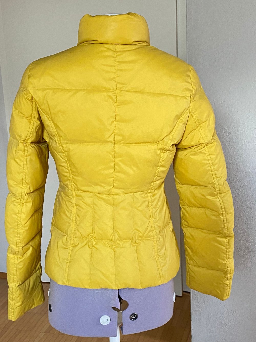 Benetton Daunenjacke gelb 34 xs Steppjacke Stehkragen