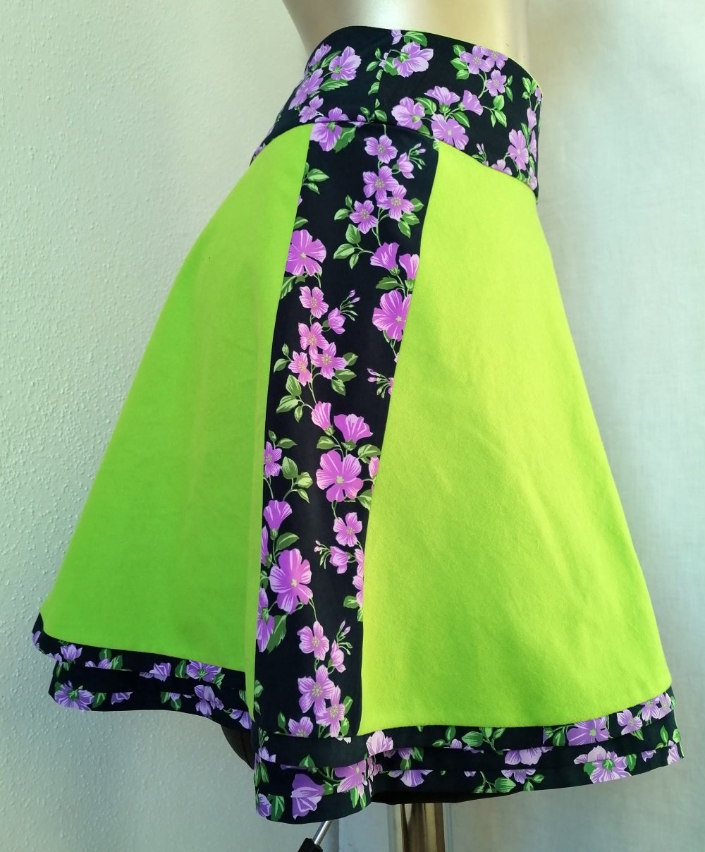 Apfel Grün Flanell Rock lila geblümt 48 50