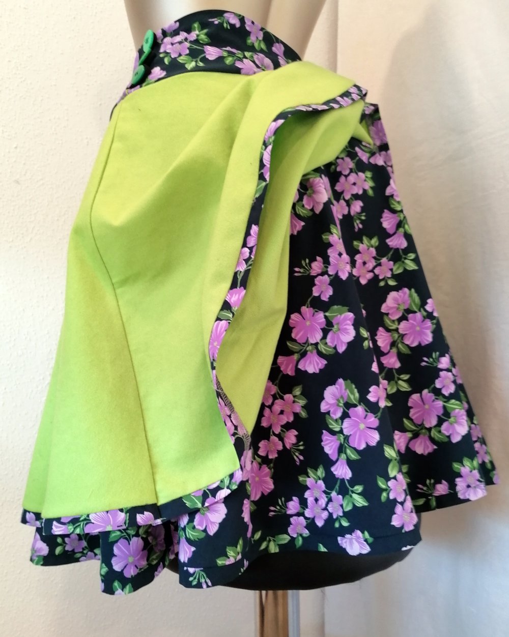 Apfel Grün Flanell Rock lila geblümt 48 50