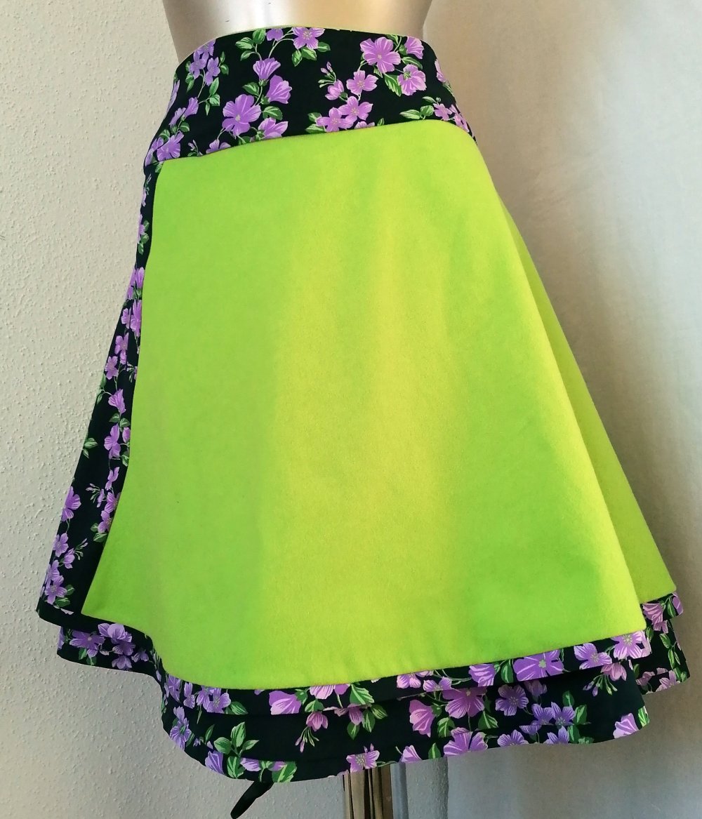 Apfel Grün Flanell Rock lila geblümt 48 50