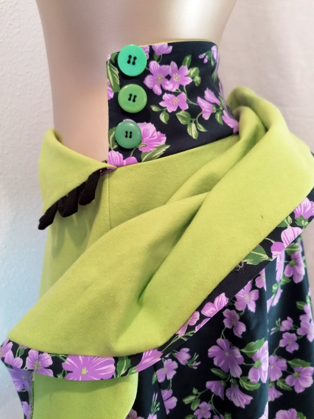 Apfel Grün Flanell Rock lila geblümt 48 50