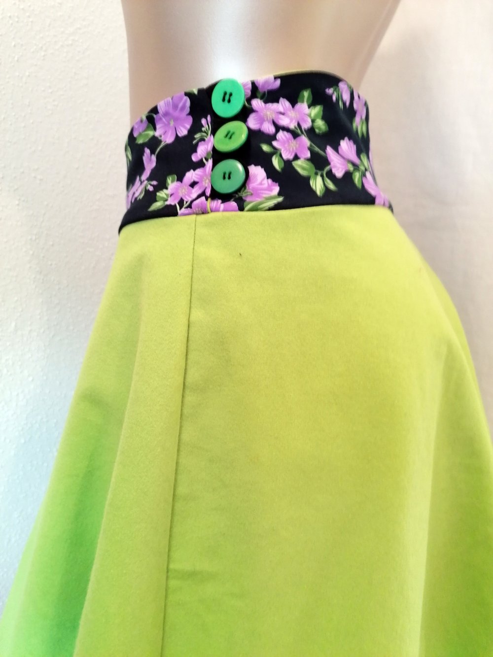 Apfel Grün Flanell Rock lila geblümt 48 50