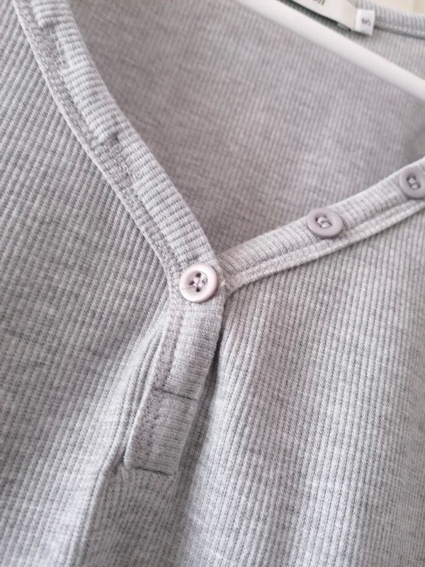 langes graues Ripp Top mit Knopfleiste Gr. S