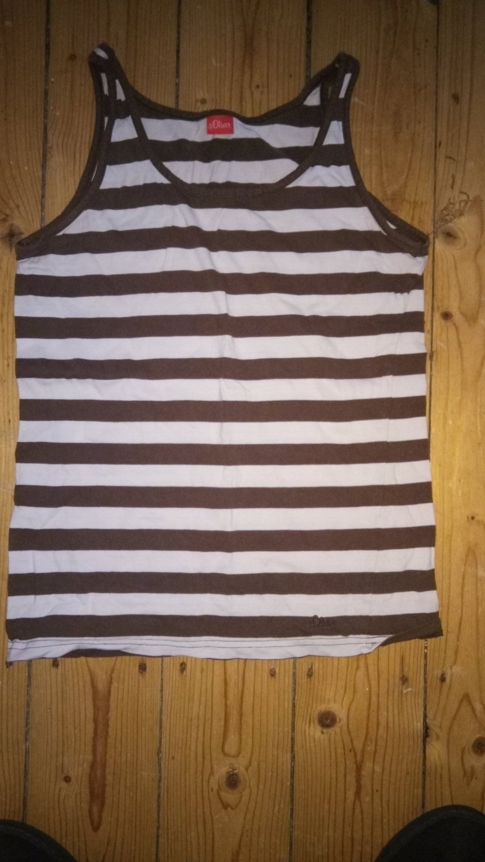 Top mit braunen Streifen