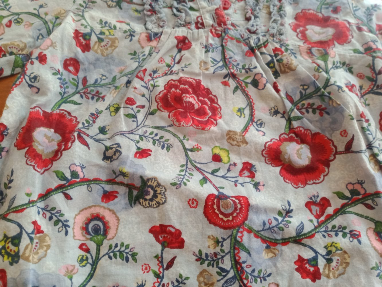 Bluse hellblau mit Blumen