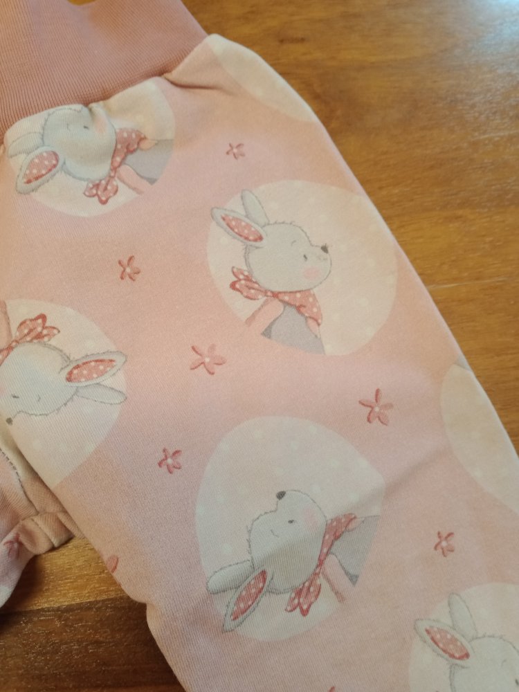 rosa Hosen mit Häschen