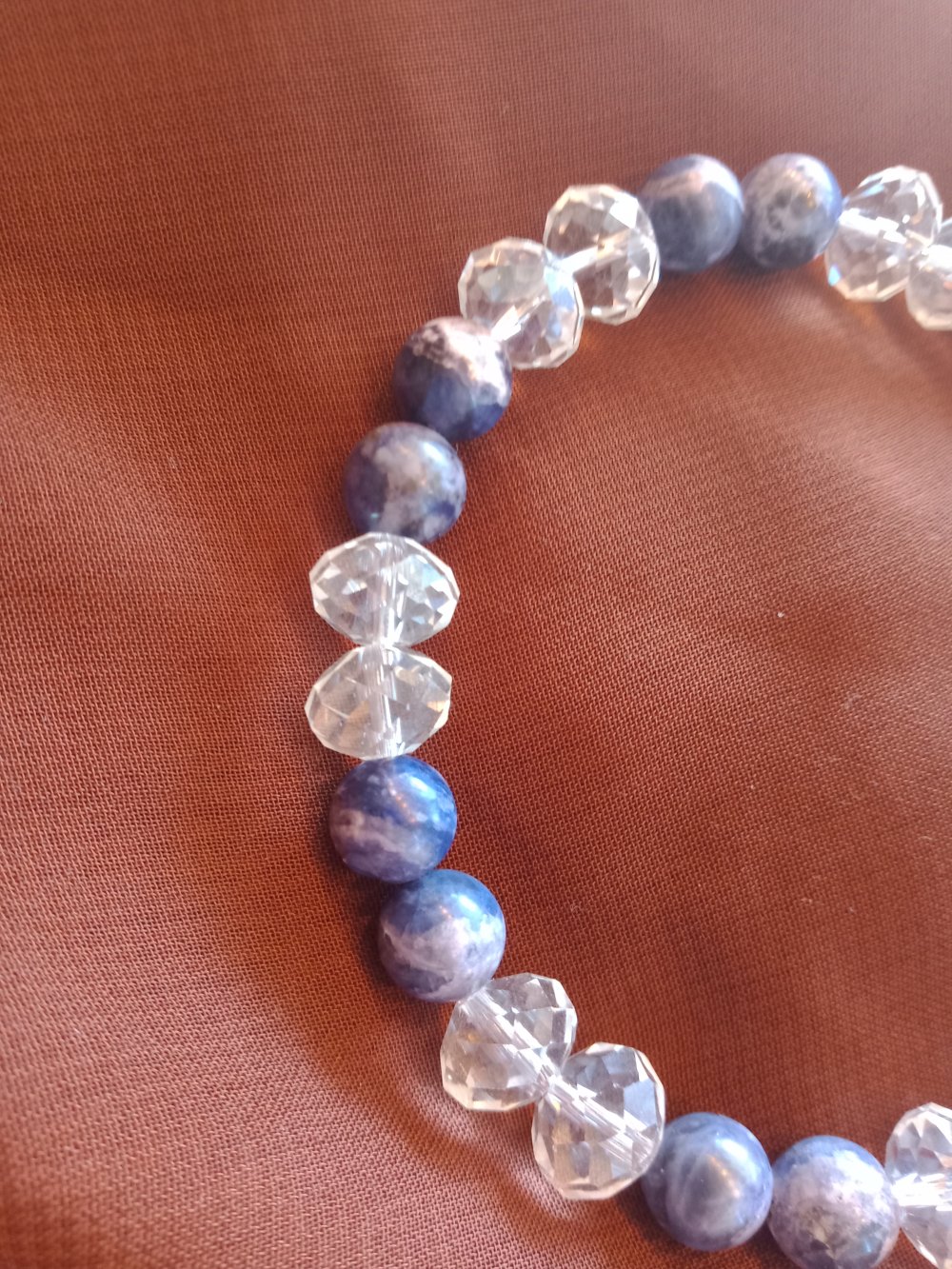 Armband aus Glasperlen und echtem blauen Obsidian