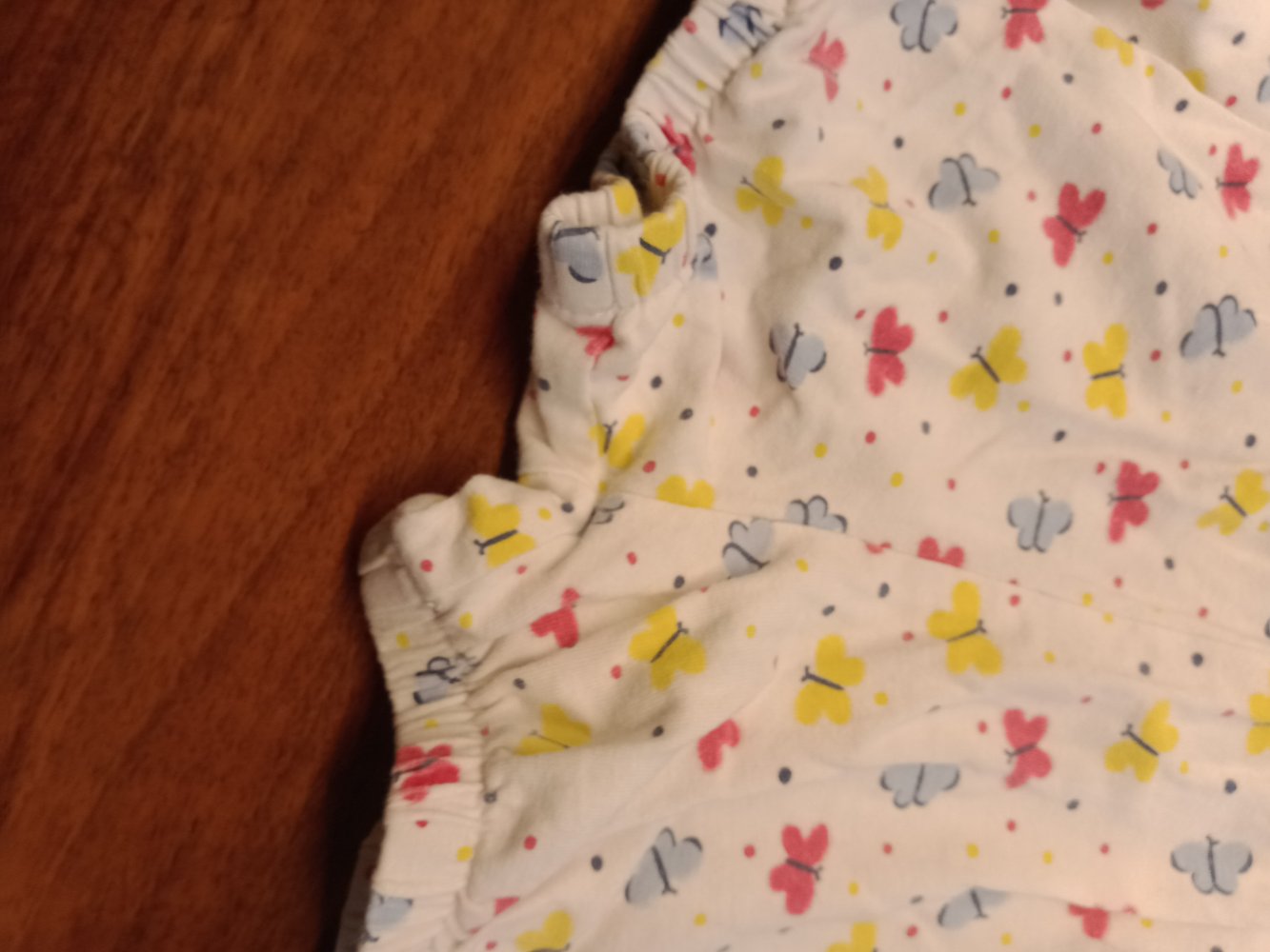 weisser Overall mit Shorts Schmetterlinge