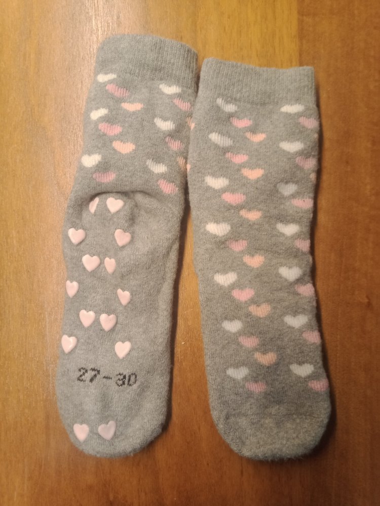 Sockenfinken grau mit Herzchen