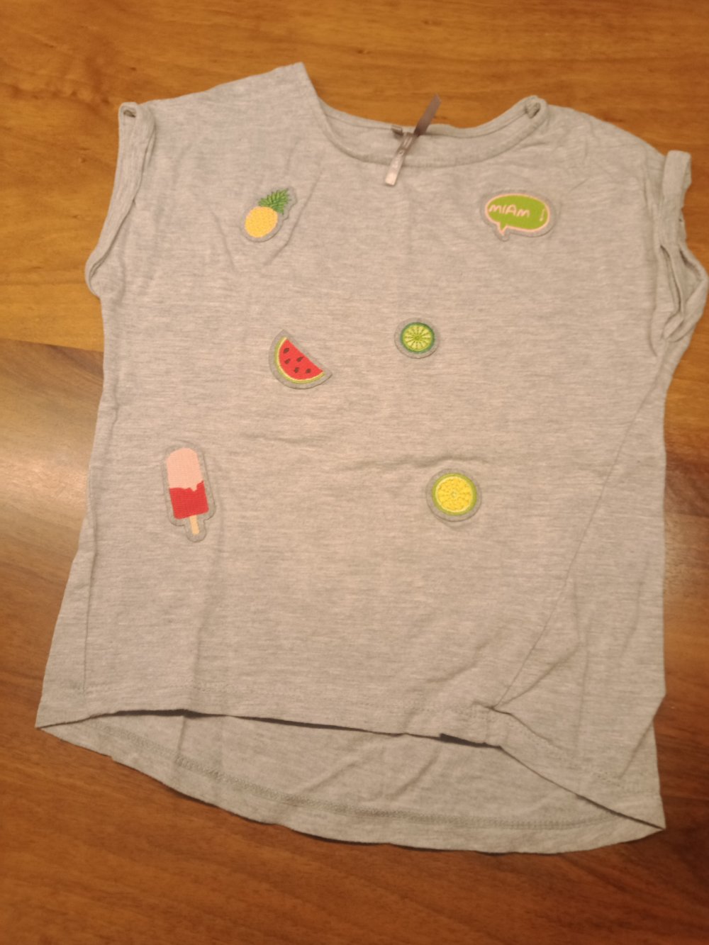 graues T-Shirt Früchtchen