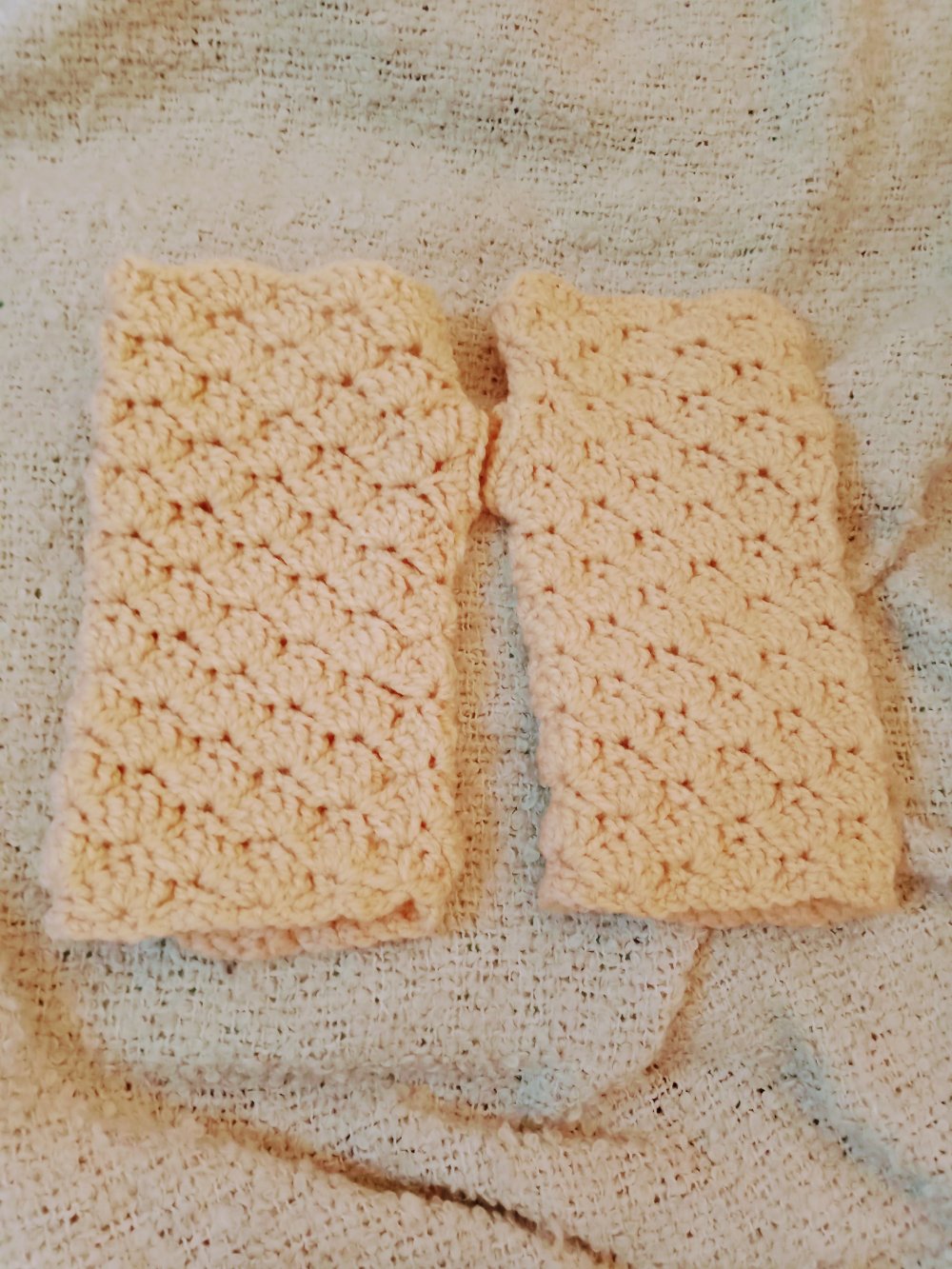 Handstulpen gehäkelt ecru