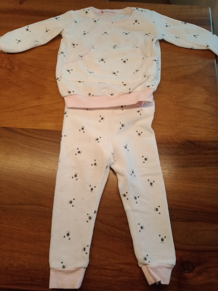 weisses Plüsch-Pijama mit Bärchen-Gesichter