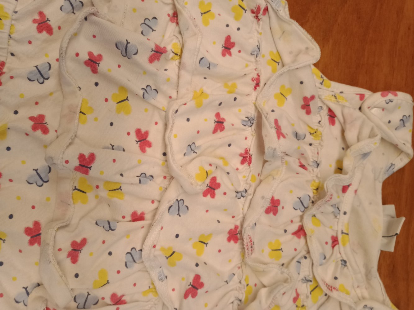 weisser Overall mit Shorts Schmetterlinge