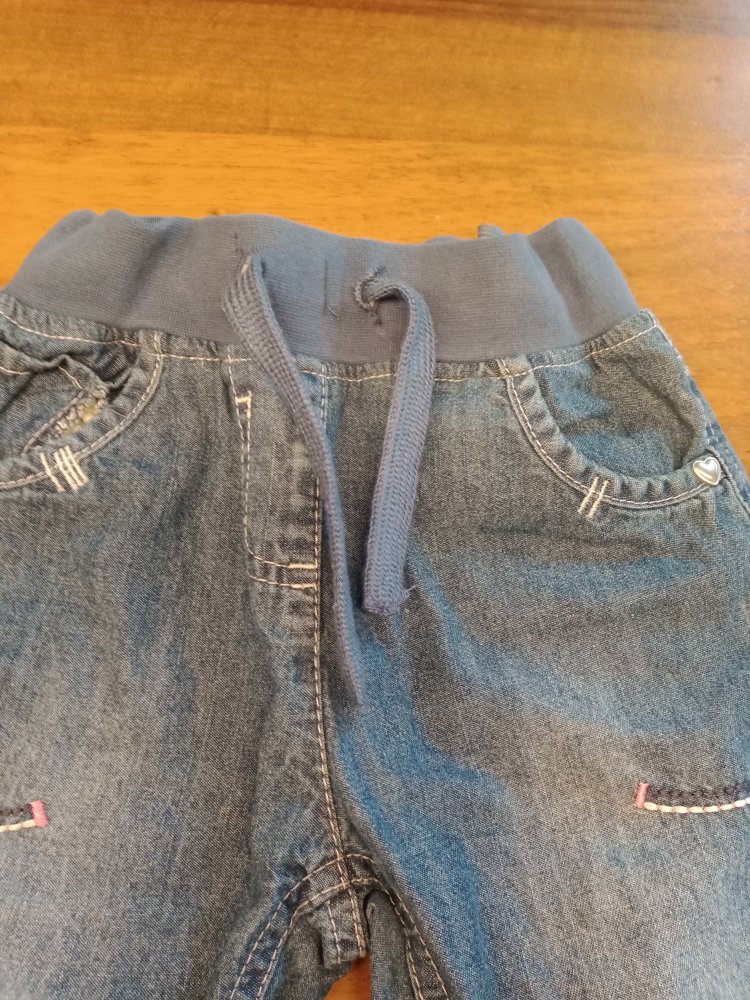hellblaue Jeans