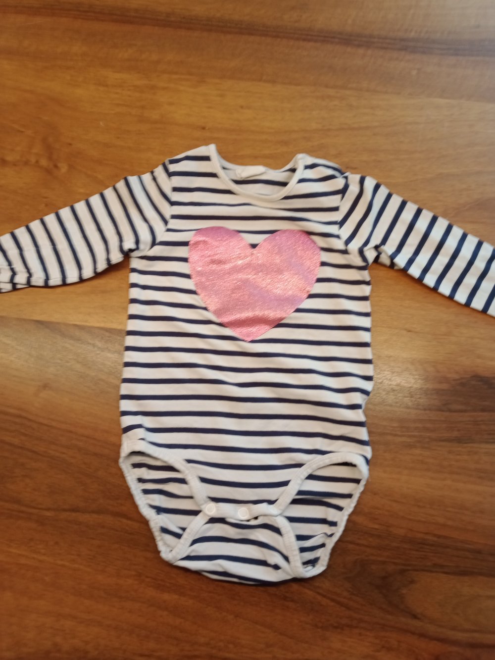 weiss/blau gestreifter Body langarm mit Herz