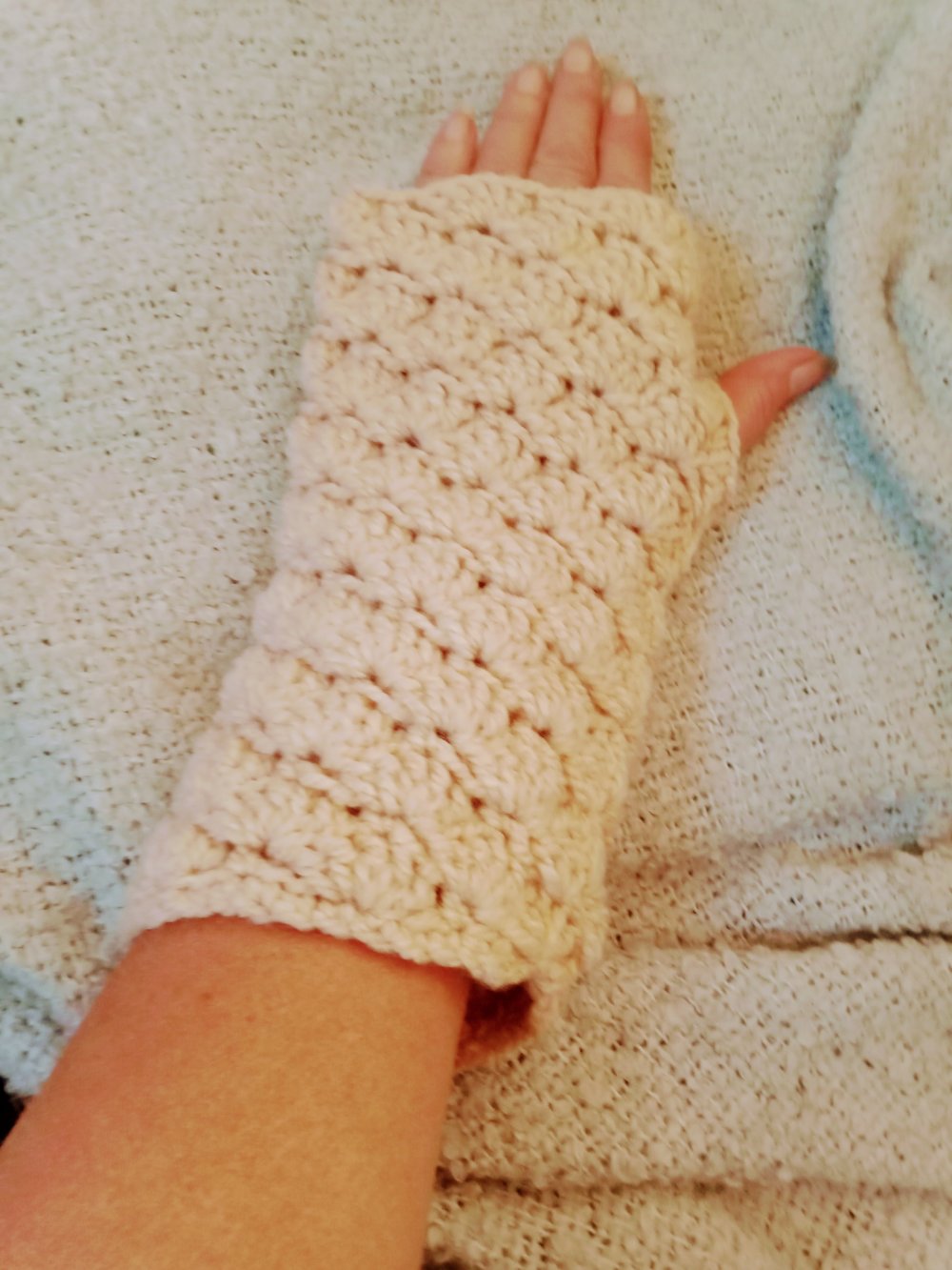 Handstulpen gehäkelt ecru