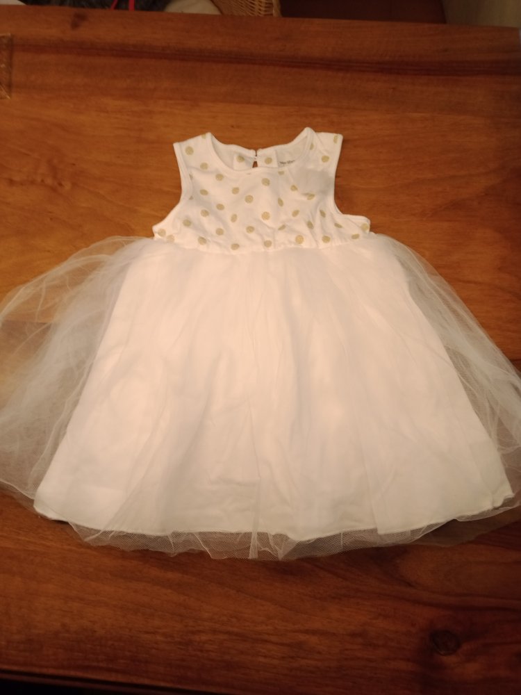 weisses Tüll-Kleidchen mit Goldpunkten