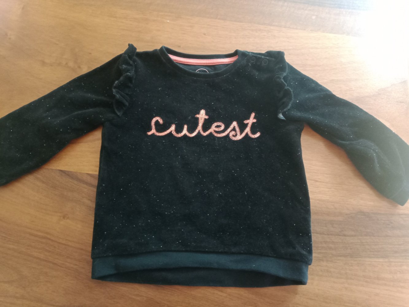 schwarzer Samt-Pulli 