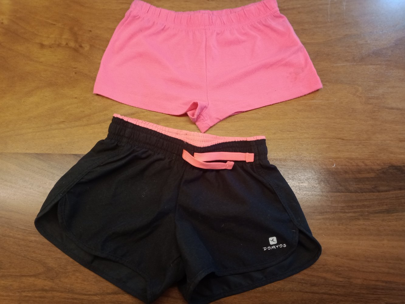 2 kurze Shorts schwarz/pink