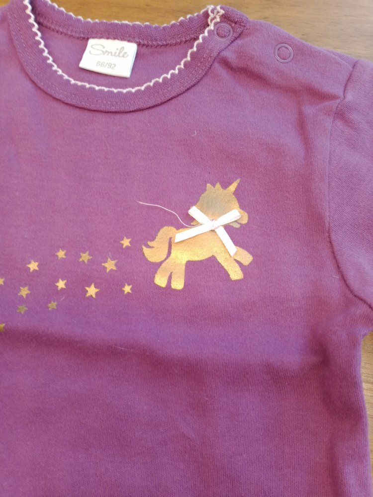 violetter Body mit goldenem Pferdchen