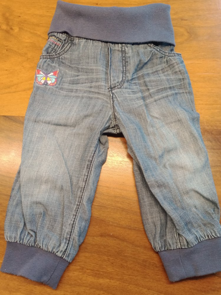 Jeans mit Schmetterling