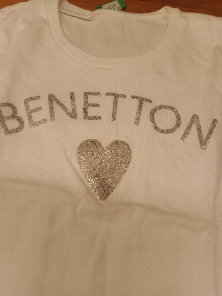 weisses Benetton-T-Shirt mit Glitzer