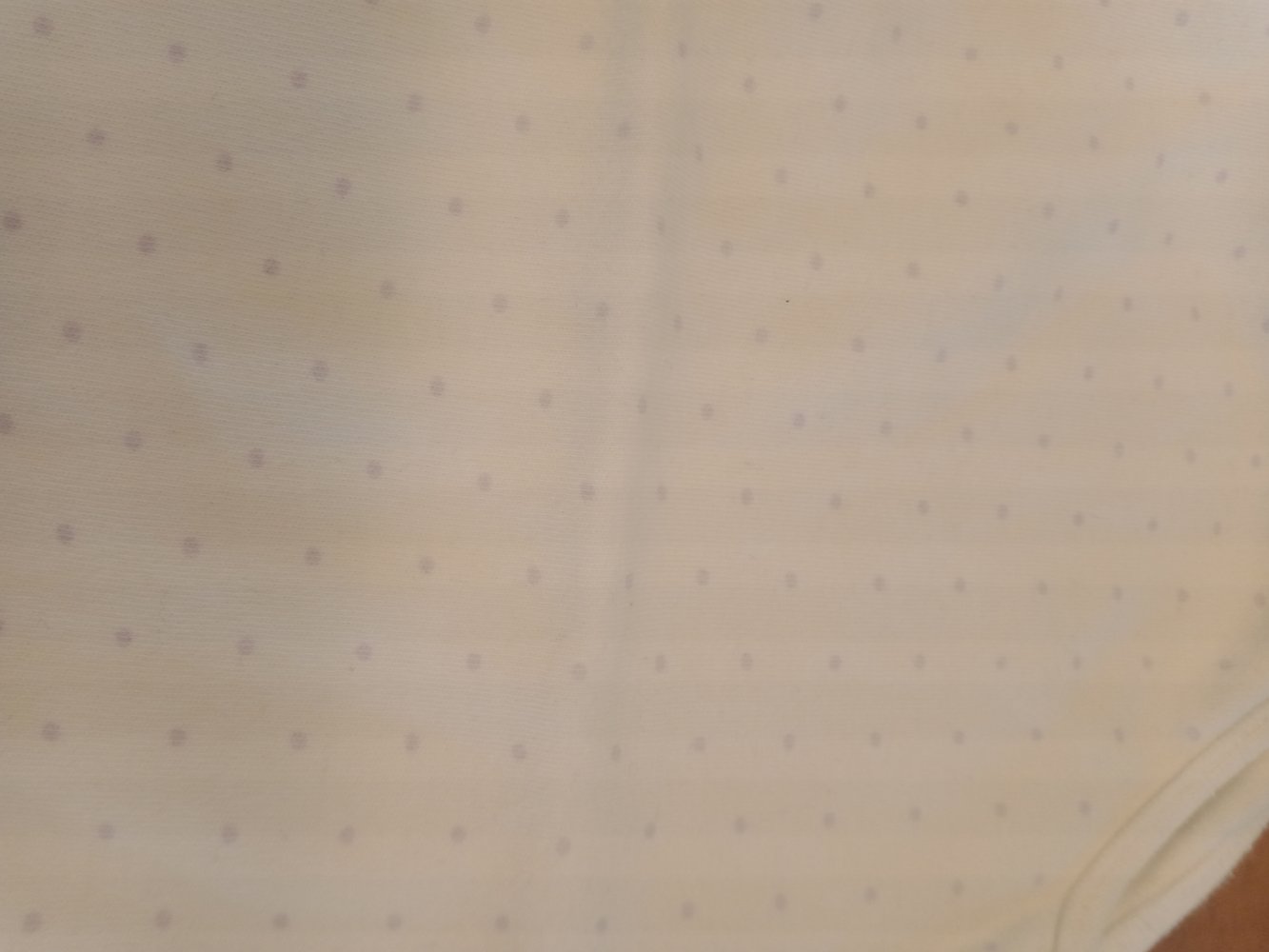 weisser Trägerbody mit violetten Punkten