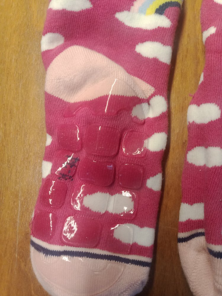 Sockenfinken pink mit Regenbogen