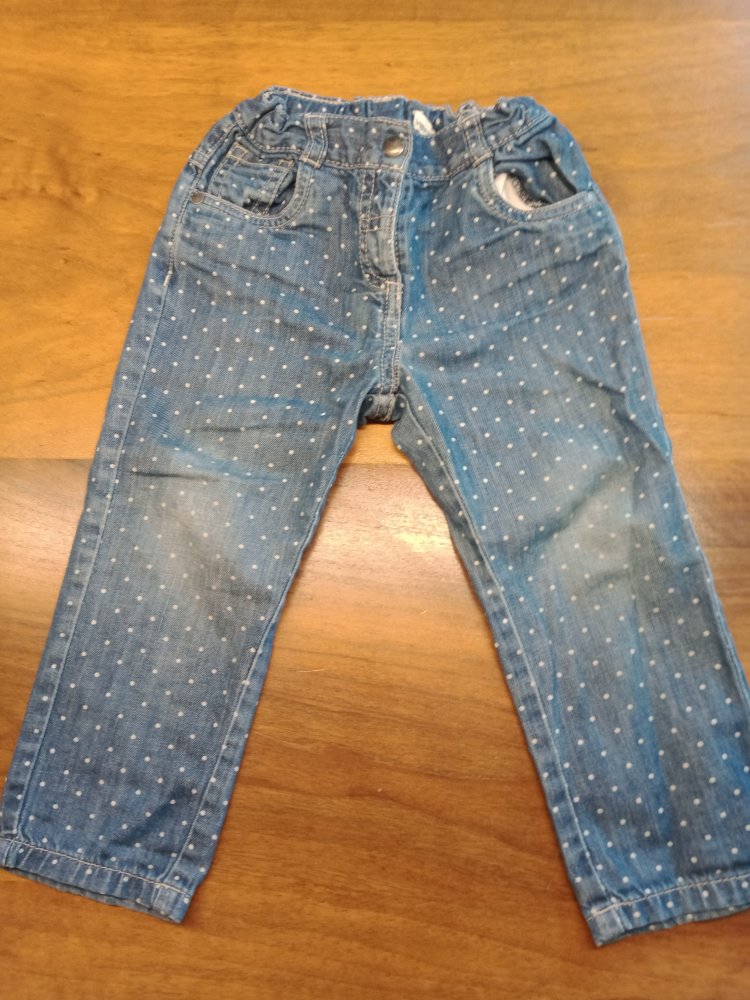 gepunktete Jeans
