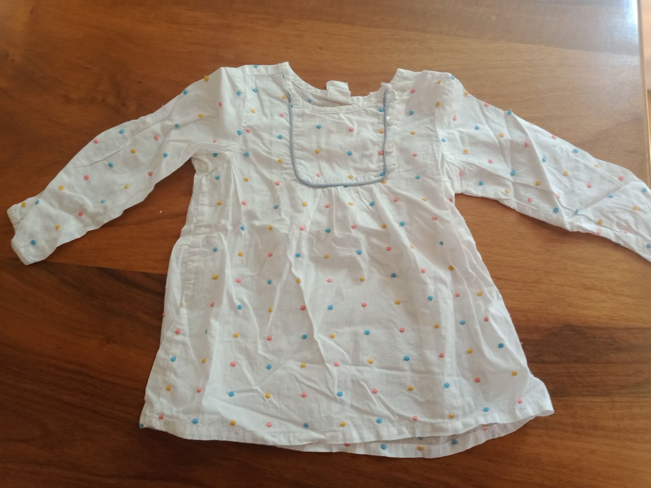 weiss gepunktete Bluse