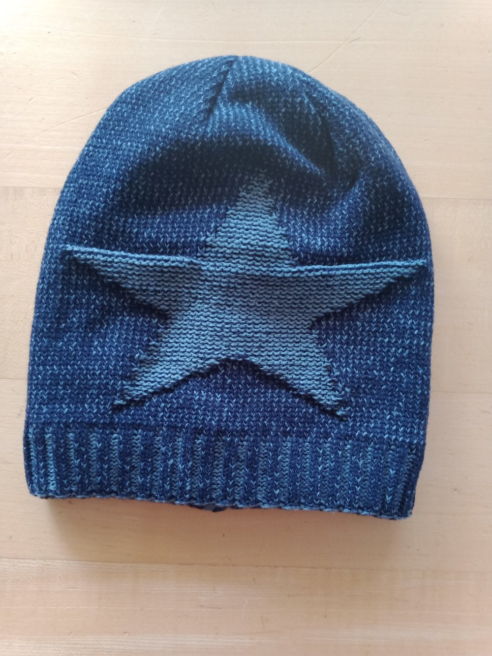 Dunkelblaue Mütze mit Stern gefüttert 
