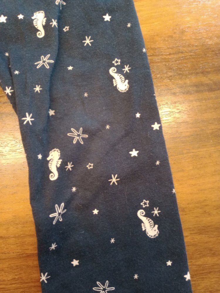 dunkelblaue Leggins mit Seepferdchen