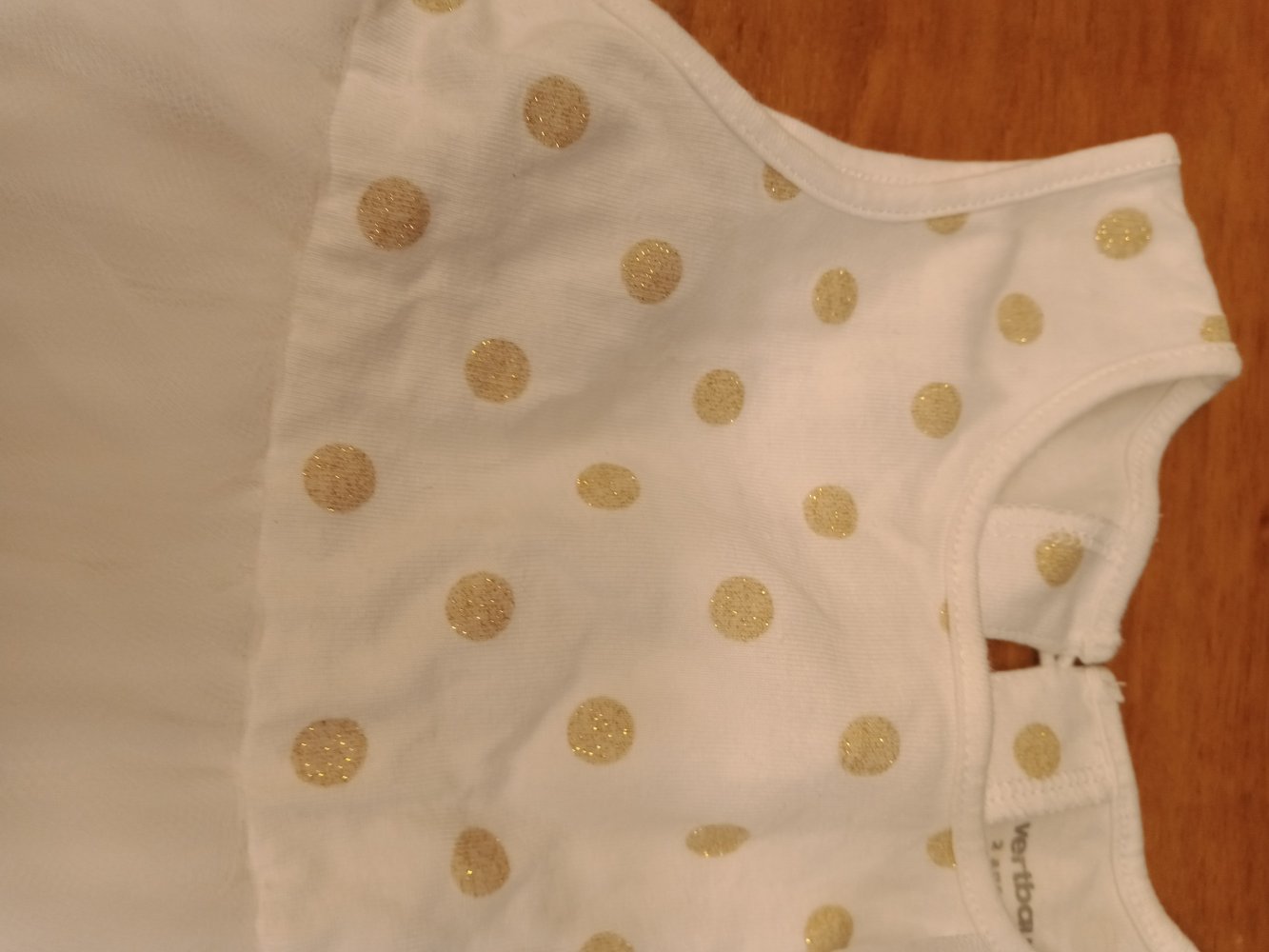 weisses Tüll-Kleidchen mit Goldpunkten