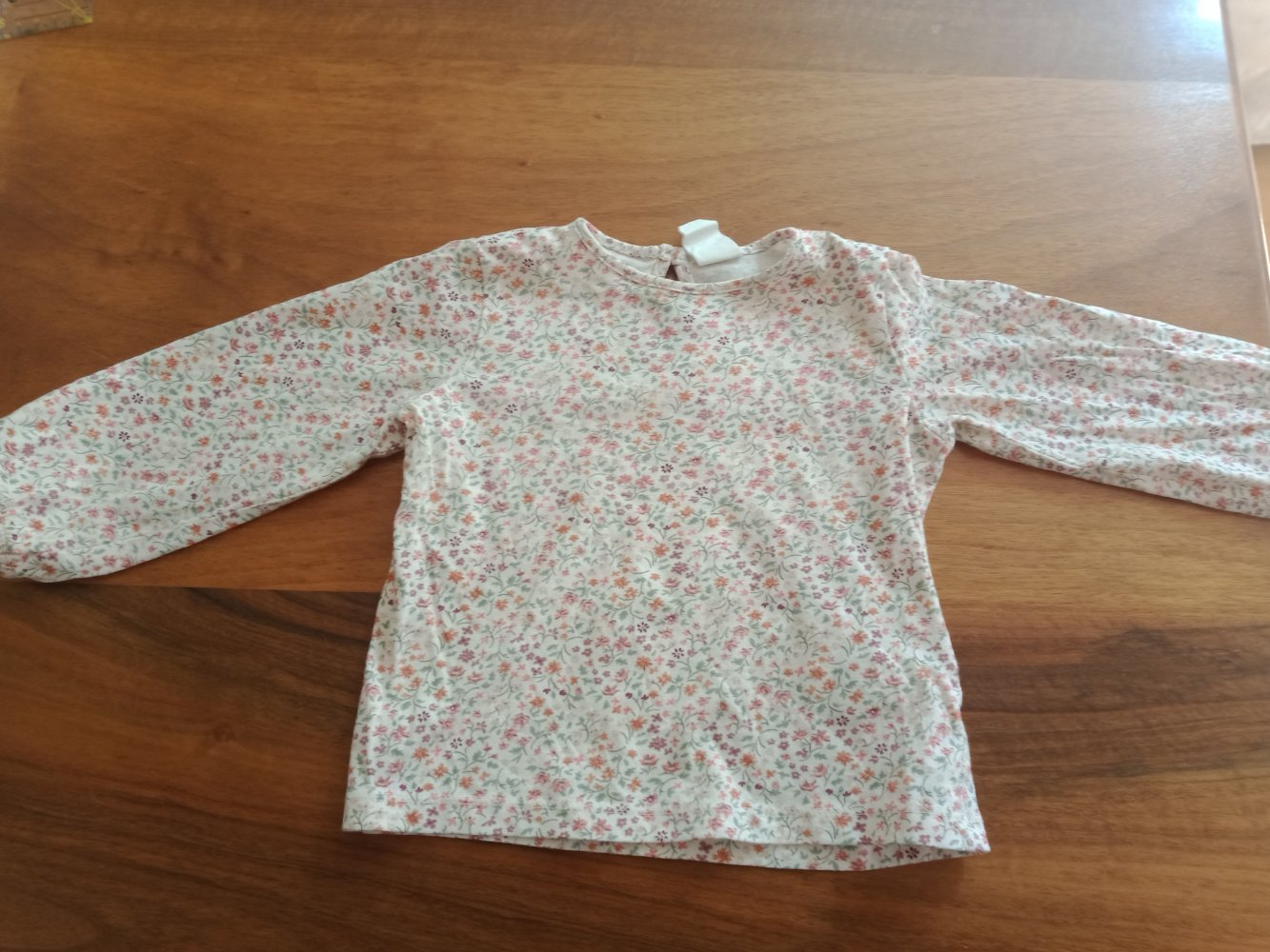 dünnes Blümchen-Sweatshirt