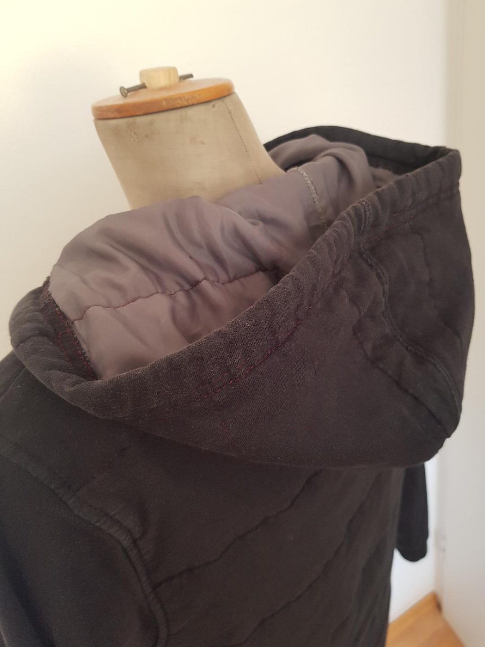 Jacke Schwarze Übergangsjacke m. Kapuze Gr. -S-