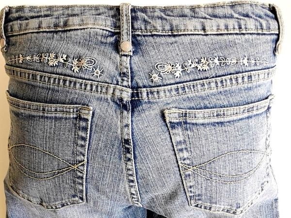 Schlagjeans 60er 70er Jahre Hippie Primelblumen Schlager Festival