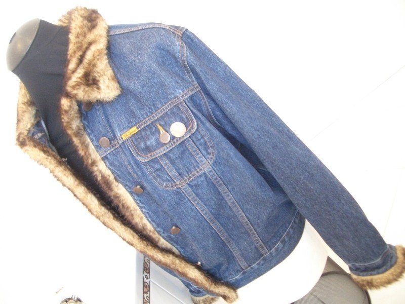 Jeans-Jacke Gr. 46 in blau mit Fell am Kragen 