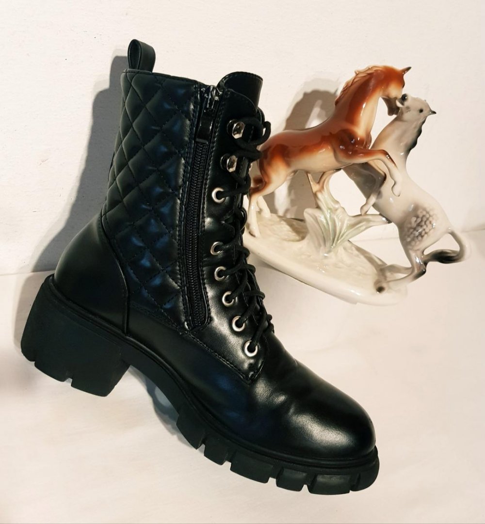 Damenstiefel schwarz Stiefelette Biker Boots Gr. 39 TOP